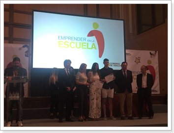 Lidia Escolar y Daniel Villena, alumnos de 2Bachillerato, accésit en los premios "Emprender en la escuela"